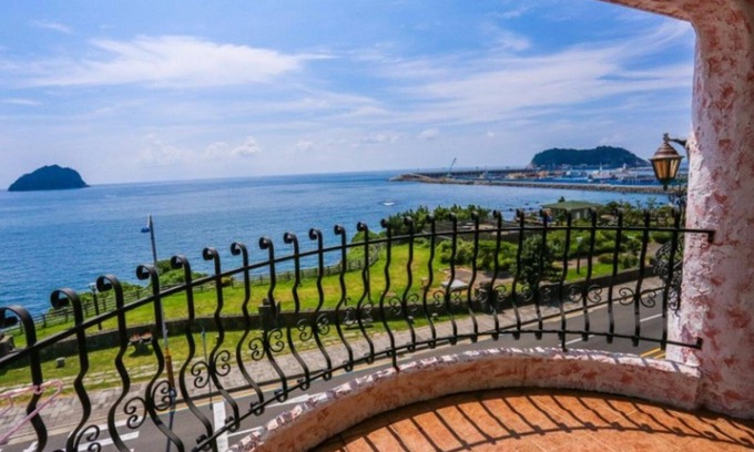 Songsan-dong Casa | Seoguipo Seaside House Youngbin Pension