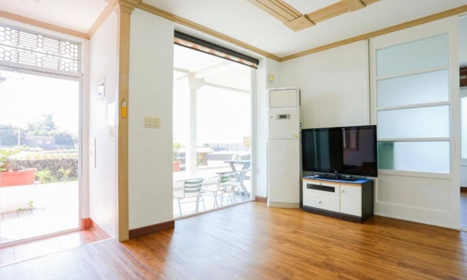 Namwon Casa | Seogwipo Bangulpungdengi Pension