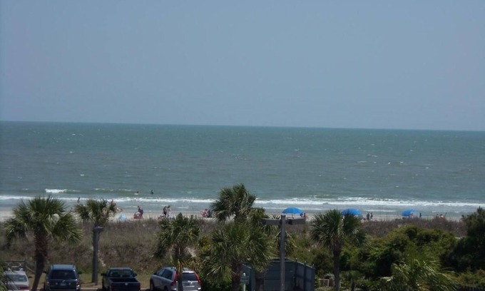 Folly Field Villa | 17 DE AGOSTO A 31 EN VENTA: Oceanft, 50 m a la playa, REMODELADO w MASTER SHOWR, WFI, 2 PIES, 3FLAT