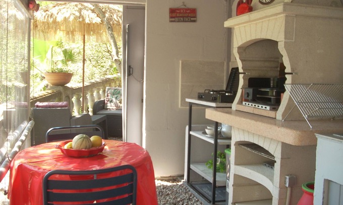 Sartene Casa | Habitación independiente con jardín, piscina en casa tradicional.