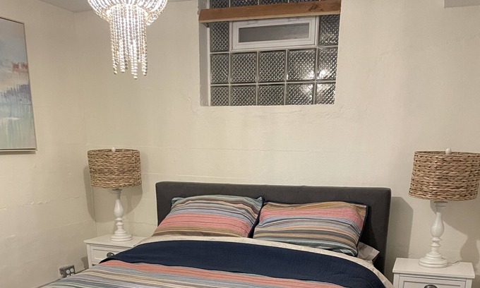 University City Apartamento | Separate apartment in bottom half of house. Own entrance-Great neighborhood!