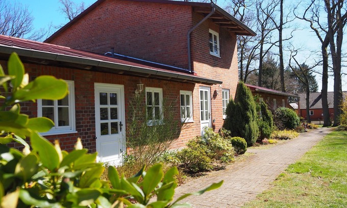 Wichtenbeck Apartamento | Separate bright cornflower vacation apartment on a former farm