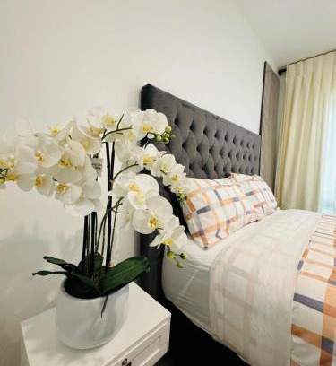 Wharewaka Casa | Separate entry room with share bathroom