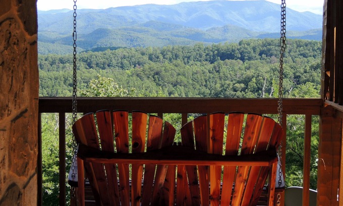 Sevierville Cabina | Knight of My Dreams ... Recluido, Vista impresionante, Elegante, Show de luces, EZ Access