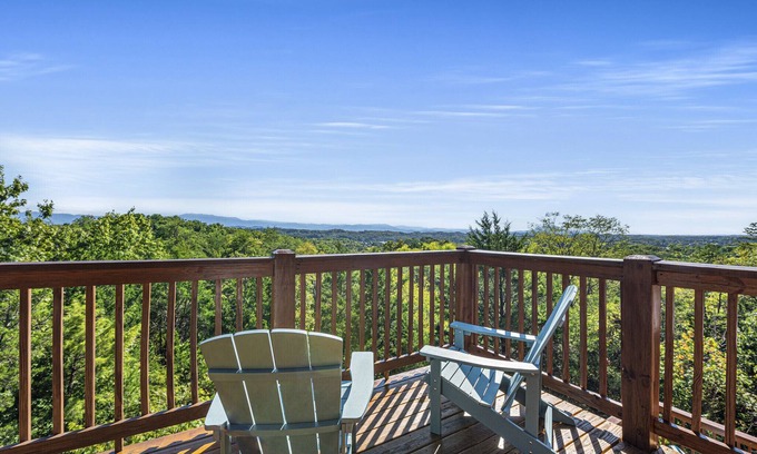 Sevierville Cabina | Aug 11-16 still available! 3br 3 bath - View - Game Rm - Hot Tub - 18mi to PF