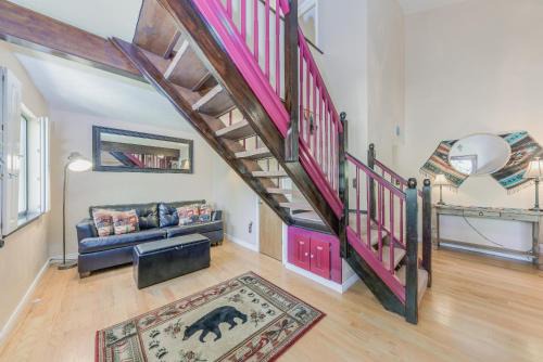 Ruidoso Casa | Sequioa Cottage: Feel the Love, Inside and Out!