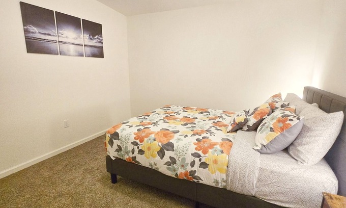Tulare Casa | Sequoia Explorer's Retreat in Tulare, 3BDs/ 2.5 Baths, 5mins to Shopping Center