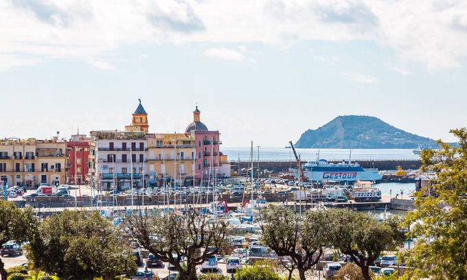 Pozzuoli Apartamento | Serapide's Temple by Wonderful Italy