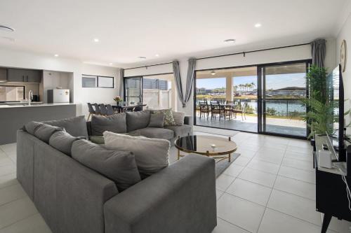 Gold Coast Casa | Serena by the Water Family Retreat in Hope Island