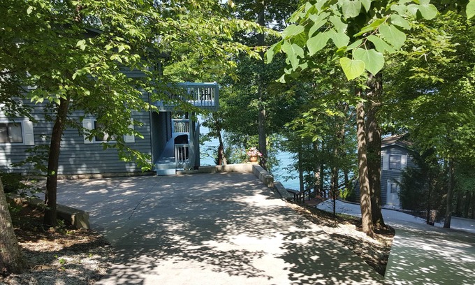 Big Creek Casa | Serendipity at Cove Pointe: 400 pies de frente al lago privado en Big Creek