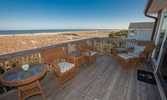 Northeast Virginia Beach Casa | Serendipity - Oceanfront - North End VB