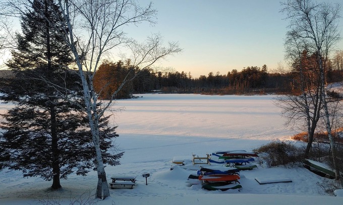 Whitefield Cabaña | Serene 1-bed cottage + Loft in Whitefield Ski, Sled, Hike Cannon Bretton Woods