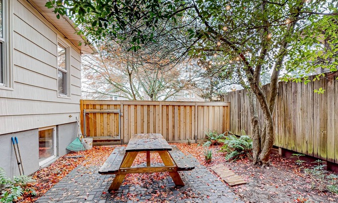 Richmond Casa | Serene 1912 home with a private Japanese garden in South East Portland
