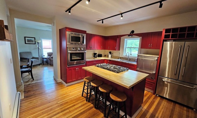 North Vassalboro Apartamento | Serene 2-3-bedroom apartment in Vassalboro. Fully furnished