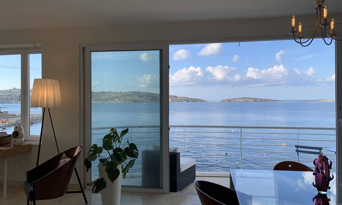 St. Paul's Bay Apartamento | Serene 2 bedroom apartment with breathtaking views right on the water