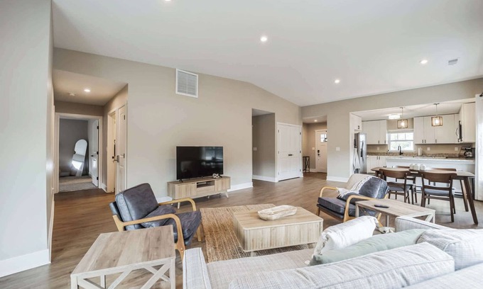 Williamsburg Condominio | Serene 2-Bedroom Condo in Traverse City