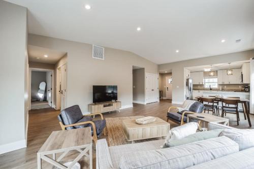 Williamsburg Casa | Serene 2-Bedroom Condo in Traverse City