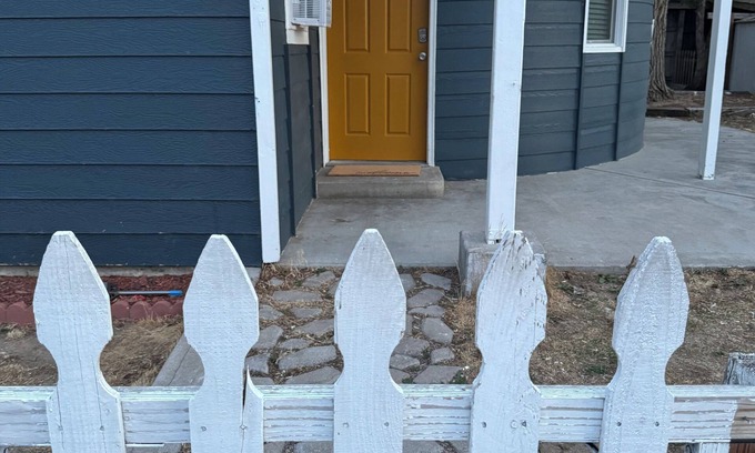 Dupont Casa | Serene 2-bedroom house with WiFi in Commerce City