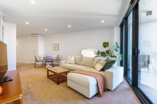 City East Apartamento | Serene 2BR Apt in the Radiant City of Civic - Hosted by Canstay