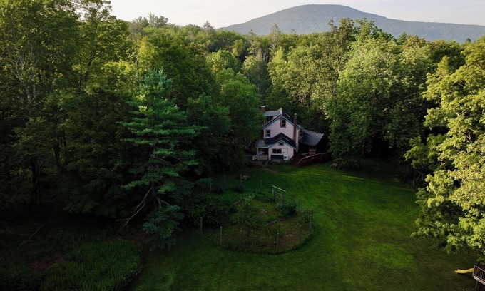 Willow Otro | Serene 3-bedroom farmhouse in Willow