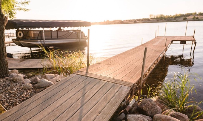 Aberdeen Casa | Serene 3-Bedroom Getaway with Stunning Lake Views