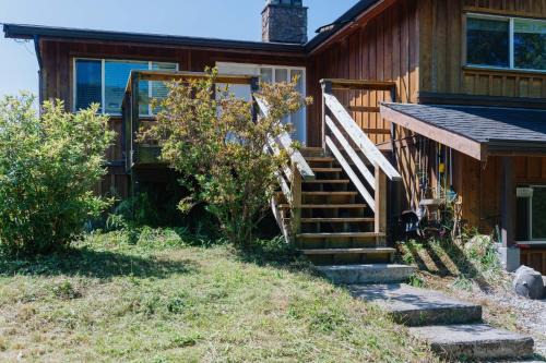 Hatzic Casa | Serene 3BR Cabin on 8 Acre Farm