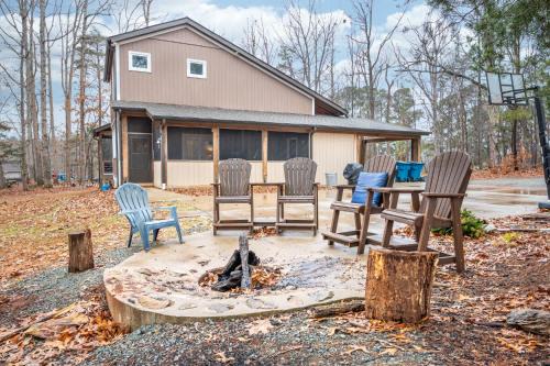 Burlington Casa | Serene 4br Country Retreat Awaits - Near Greensboro and Elon University