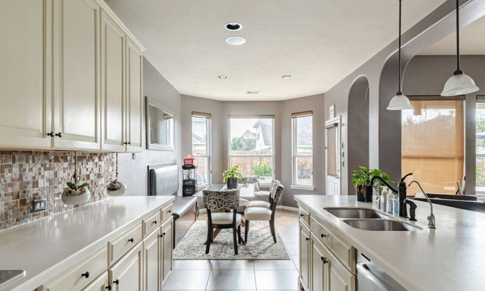 Cypress Casa | Serene 4BR Lux Home w Heated Spa Pool Massage Chair