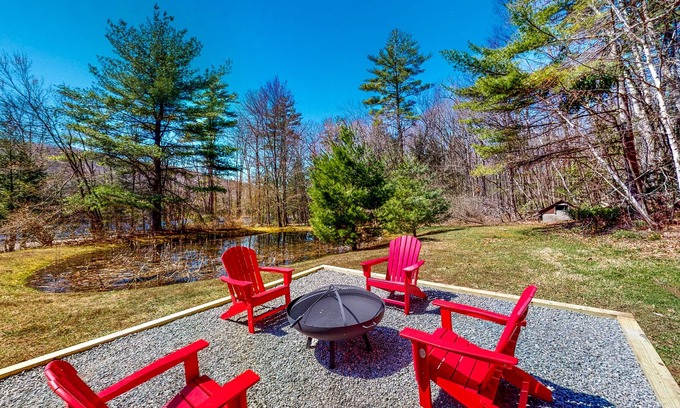 Monterey Casa | Serene Acreage - Pond - Hiking Trails Nearby