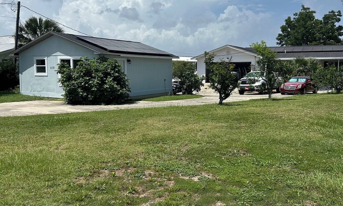Lynn Haven Apartamento | Serene and Peaceful 2-bedroom apartment in Lynn Haven with WiFi, AC