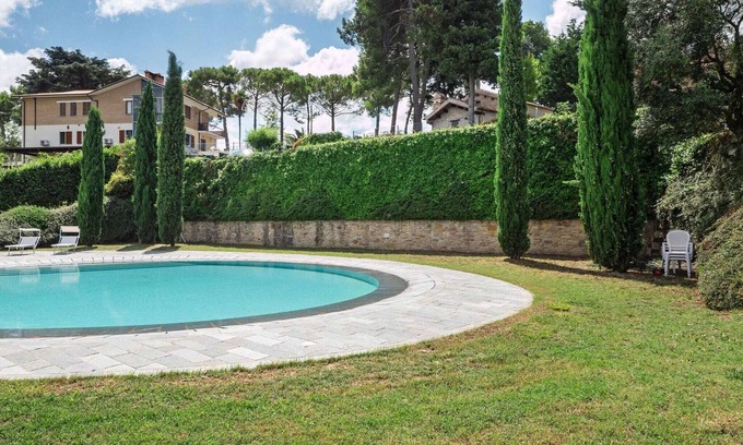 Mombaroccio Apartamento | Apartamento tranquilo con piscina