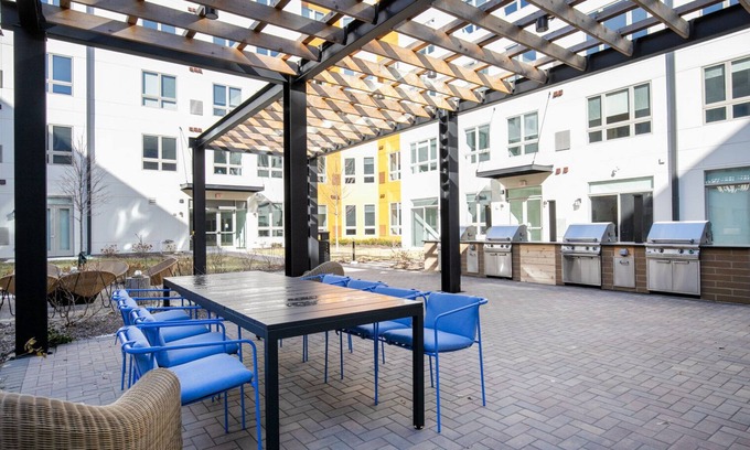 Arlington Heights Apartamento | Serene Arlington Heights 2BR w/ Gym & W/D, easy commute, by Blueground