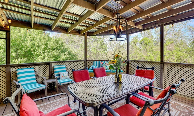 Rambo Riviera Casa | Serene Beaver Lake Getaway w/ Covered Porch!