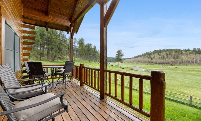 Spearfish Cabina | Serene cabin getaway minutes from hiking, biking, UTV and snowmobile trails.