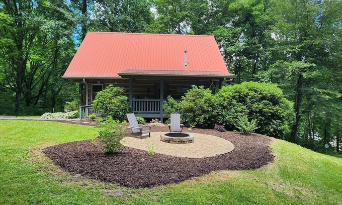 Cherokee Cabina | Serene cabin nestled amid the majesty of the Great Smoky Mountains