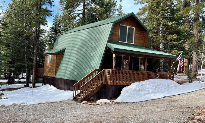 Meadow View Heights Cabina | Serene Cabin Retreat Near National Parks & Outdoor Recreational Destinations