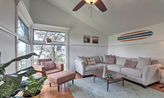 Mashpee Condominio | Serene Cape Cod Escape w/ Private Ocean Overlook!