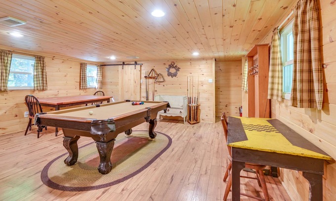 Boalsburg Cabina | Serene Centre Hall Cabin w/ Stream On-Site!