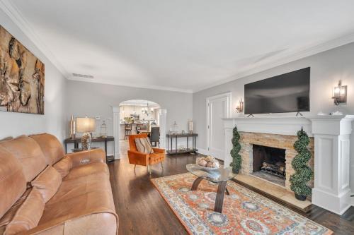 Des Plaines Casa | Serene & Charming 5BR Des Plaines Getaway home