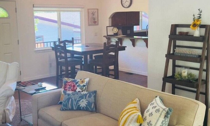 Oroville East Casa | Charming & Peaceful 2 Bedroom Home