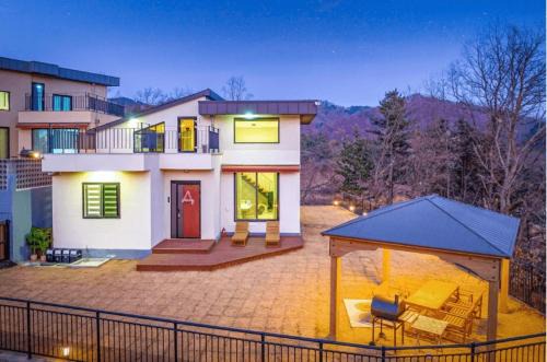 Chuncheon Casa | Serene Chuncheon Glamdog