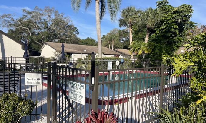 The Meadows Condominio | Serene Condo located in very sought after part of Sarasota