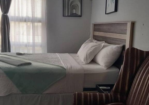 Francistown Casa | Serene Cottage