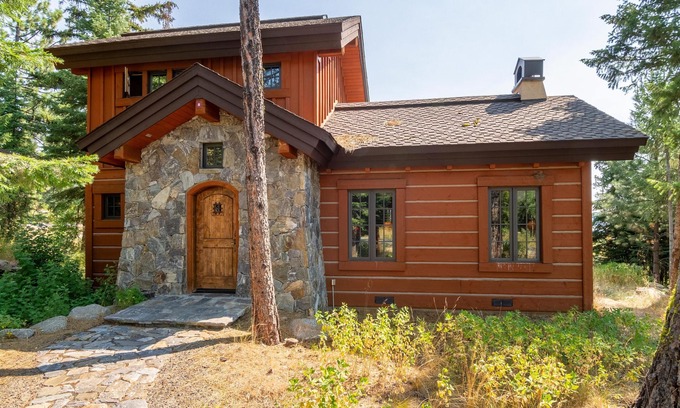 Tamarack Cabaña | Serene Cottage | Ski-In/Ski-Out, Private Hot Tub