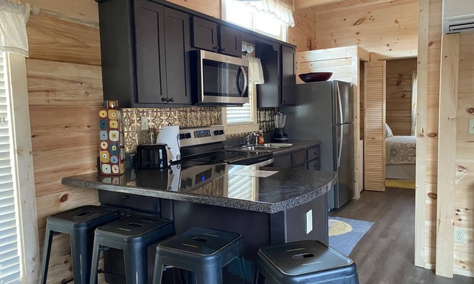 Chesnee Cabina | Serene Country Cabin. 30 min from TIEC, FENCE, hiking, & Spartanburg.