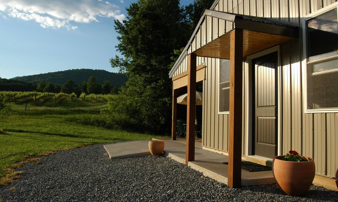Thaxton Cabina | Sereno Country Cabin en una granja / viñedo de 150 acres