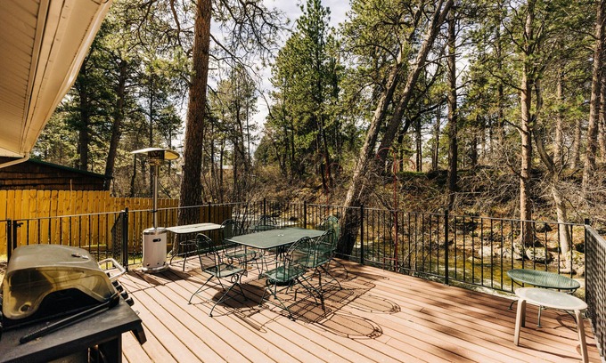 Saddlestring Casa | Serene Creek Side Cottage Retreat