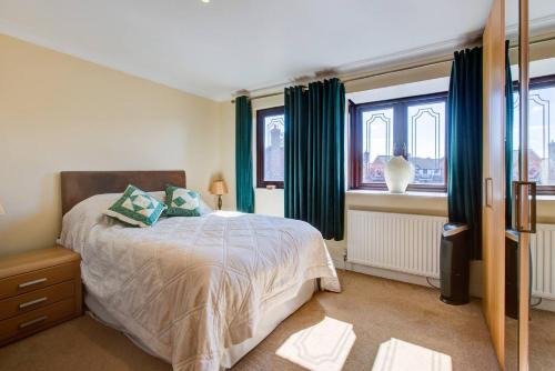 Barling Casa | Serene Family Escape - Spacious, Near Thorpe Bay and Southend, Beaches & Amenities