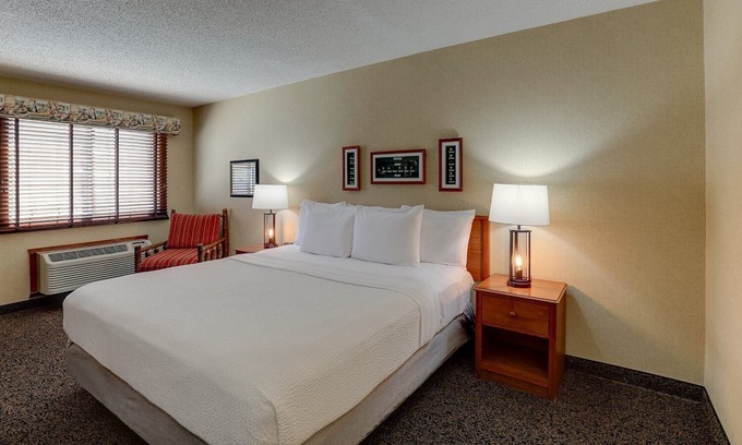 Galena Hotel | Serene Galena Stay: Rustic Inn with Modern Amenities | 3 Units