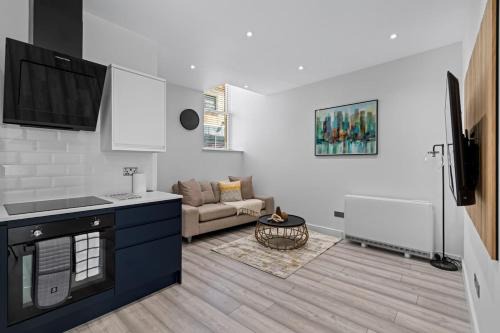 Swindon Apartamento | Serene Haven - 2 min from Station - Free Parking - Courtyard